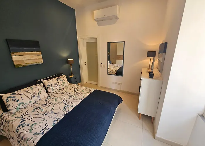 Апартаменты Maltese Coastal Escape Слима